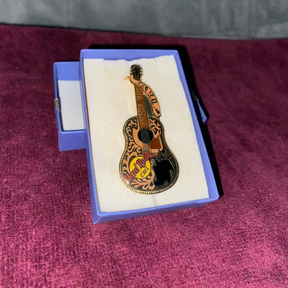 Hard Rock Hotel Niagra Falls Gold Guitar Collectible Pin Souvenir [NEW] - Picture 4 of 5